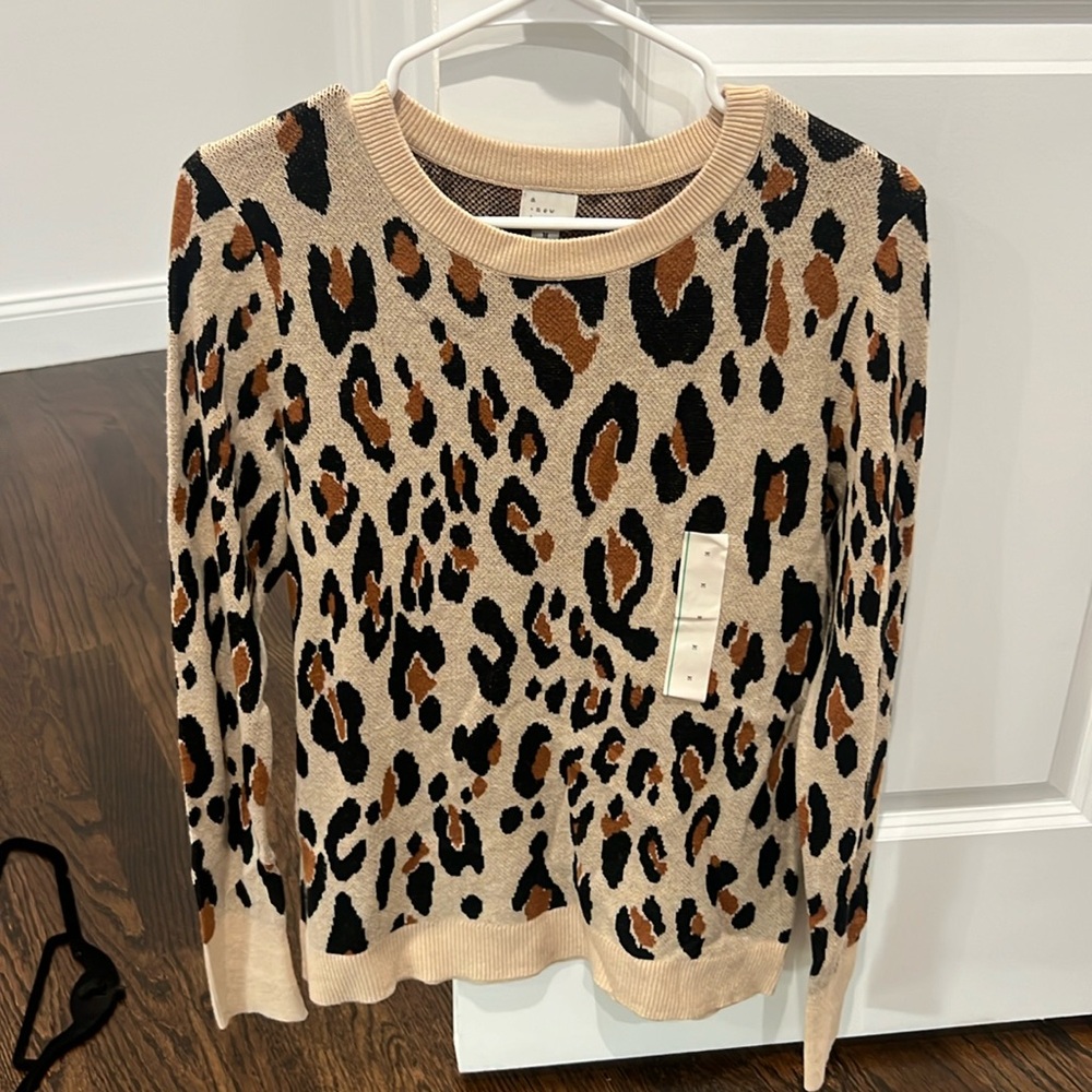 A new day leopard sweater - medium